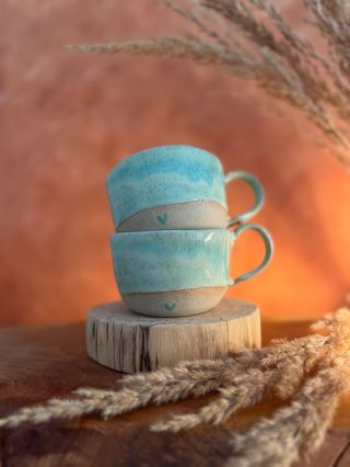 🌱Matcha latté hrnečky, s ouškem i bez. Zajímalo by mě jaký tým jste vy? Hrnečky s ouškem, nebo bez? 😁 Na marketech o tom...